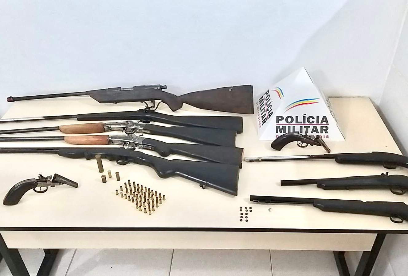 Portal Caparaó Dez armas são apreendidas pela PM em Simonésia